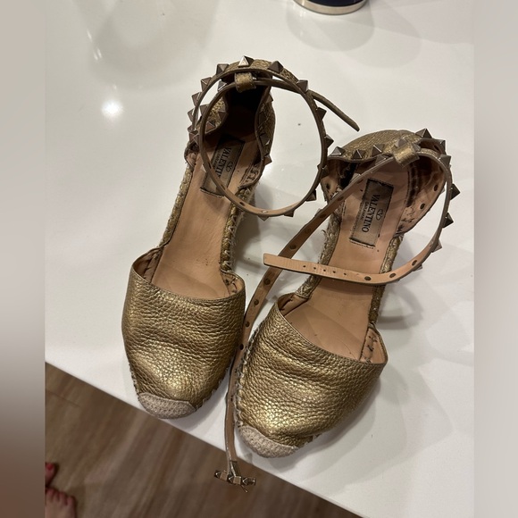 Authentic Valentino Garvani rockstud wedge espadrilles metallic leather gold 36 - Picture 2 of 6